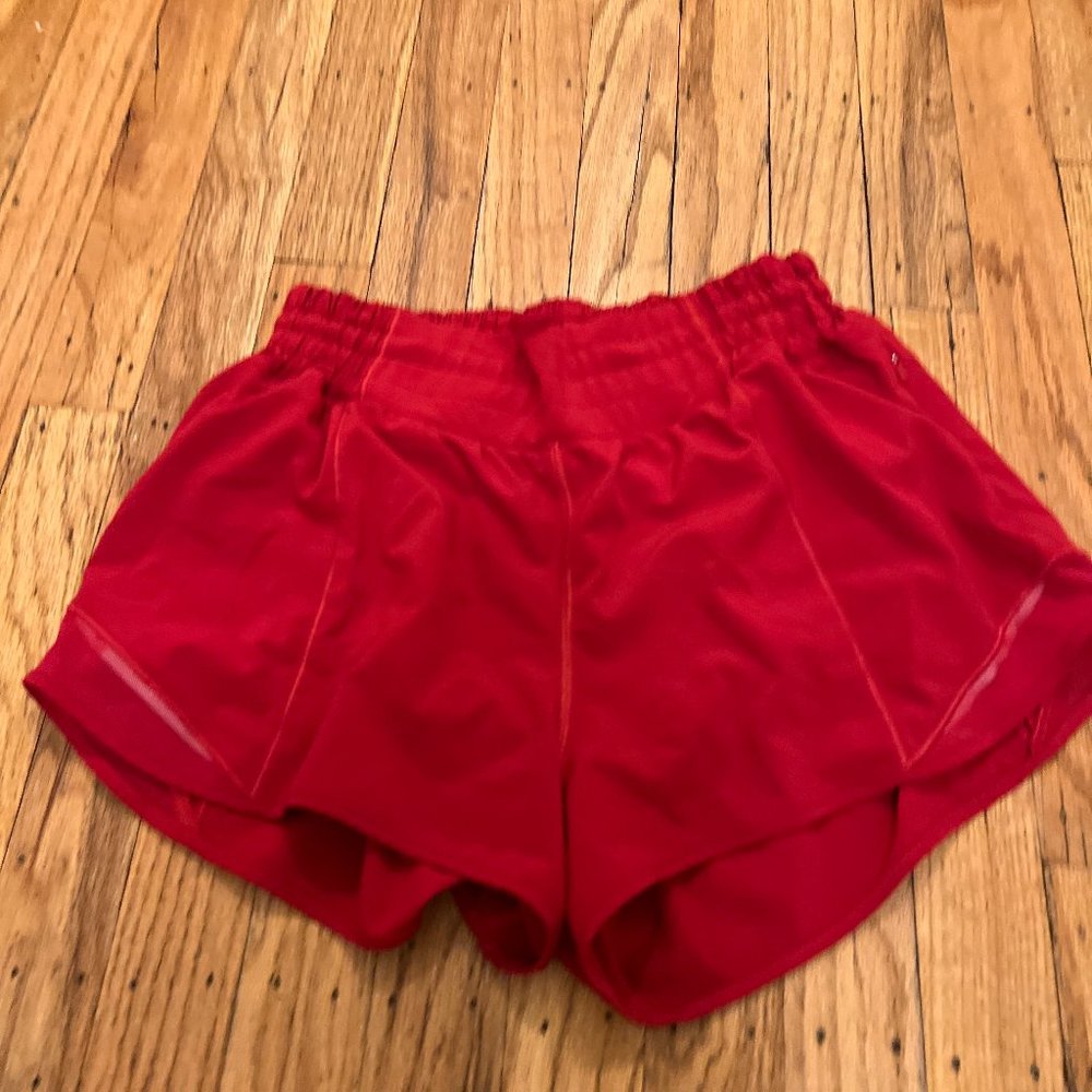 Red High Waisted Lululemon Hotty Hot Short Size 6 2.5"